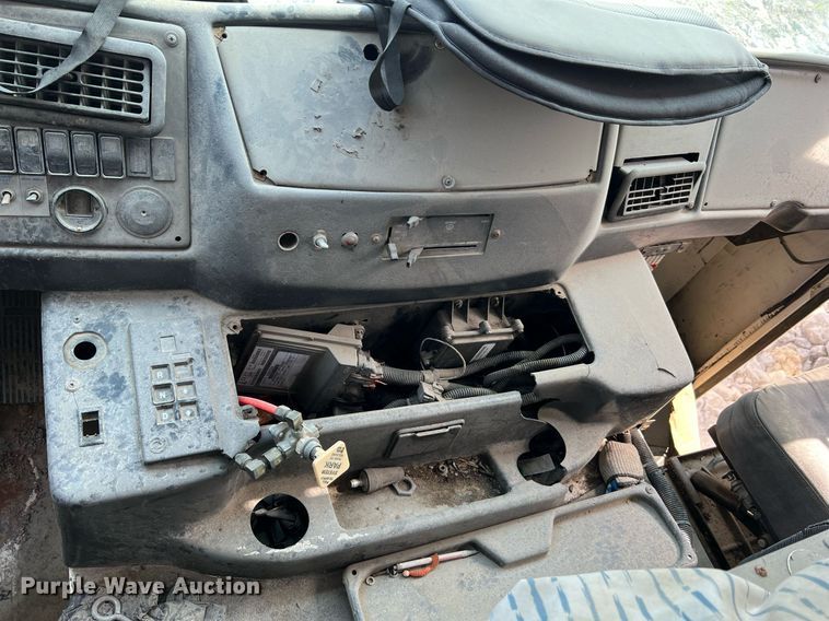 image for item II9046 2003 Crane Carrier Low Entry  refuse truck