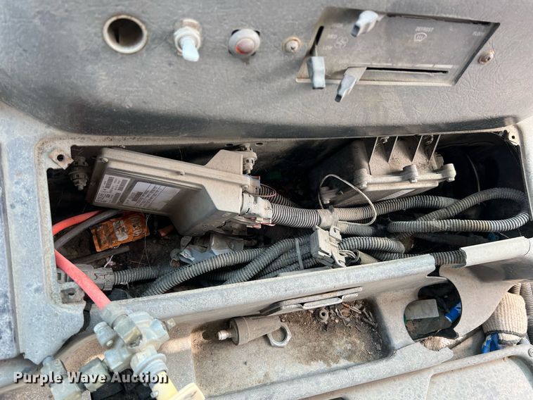 image for item II9046 2003 Crane Carrier Low Entry  refuse truck