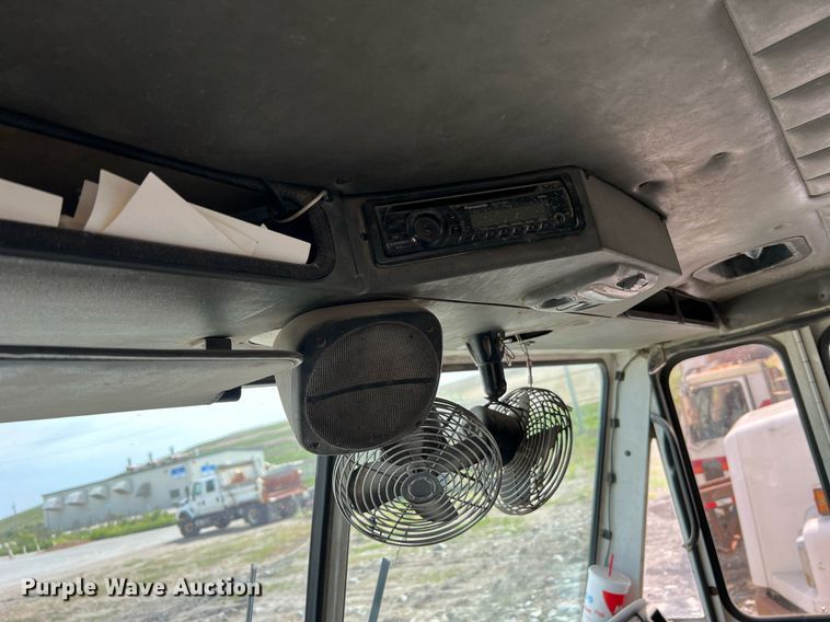 image for item II9046 2003 Crane Carrier Low Entry  refuse truck