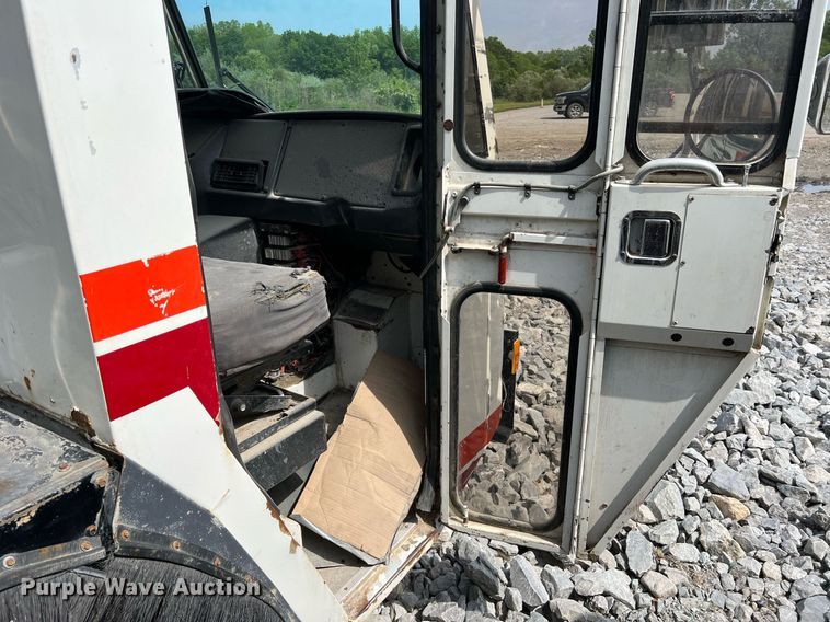 image for item II9046 2003 Crane Carrier Low Entry  refuse truck