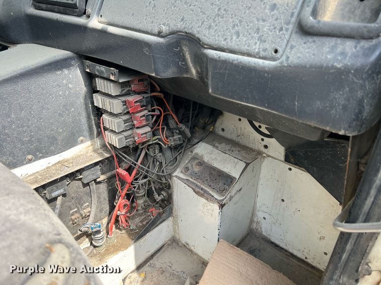 image for item II9046 2003 Crane Carrier Low Entry  refuse truck