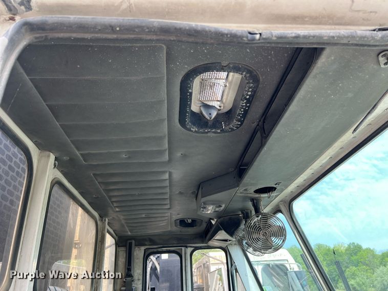 image for item II9046 2003 Crane Carrier Low Entry  refuse truck