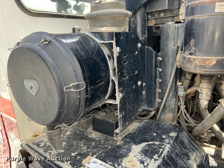 image for item II9046 2003 Crane Carrier Low Entry  refuse truck