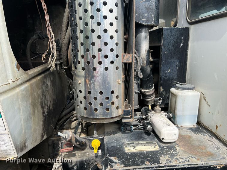 image for item II9046 2003 Crane Carrier Low Entry  refuse truck