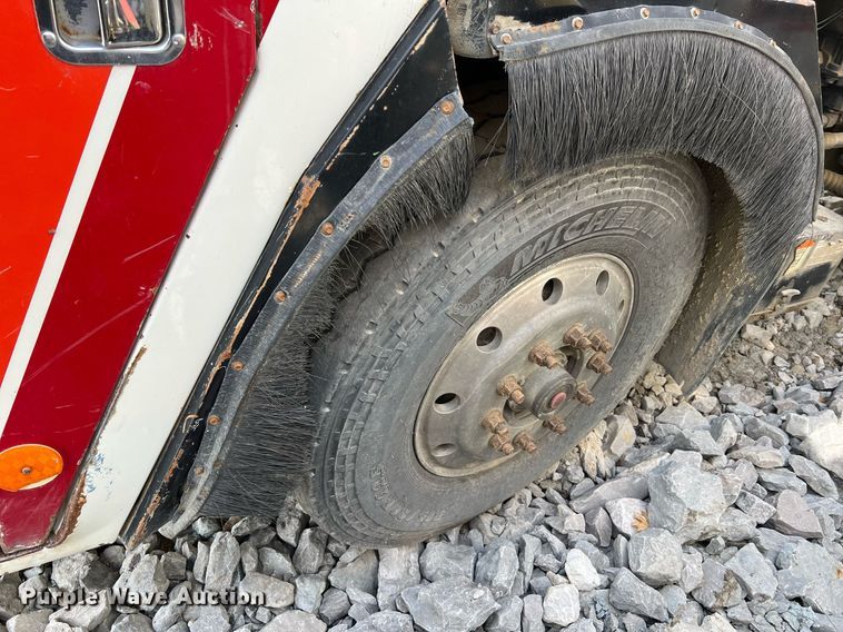 image for item II9046 2003 Crane Carrier Low Entry  refuse truck