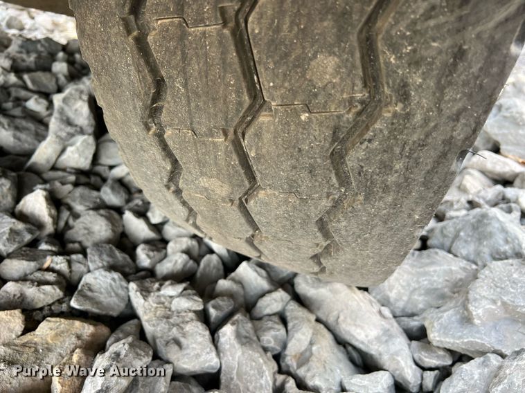 image for item II9046 2003 Crane Carrier Low Entry  refuse truck