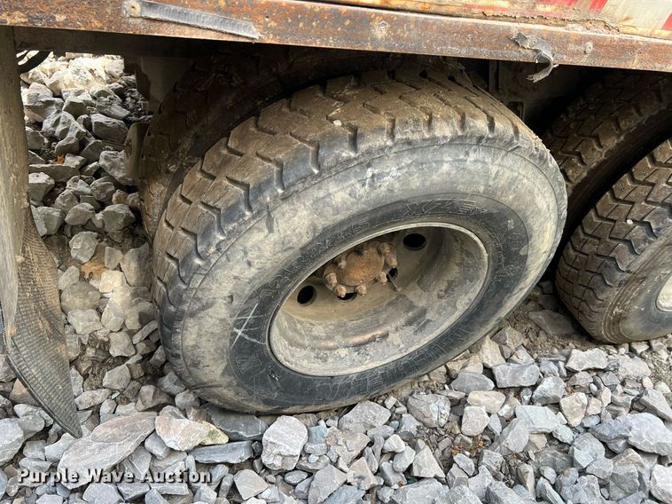 image for item II9046 2003 Crane Carrier Low Entry  refuse truck