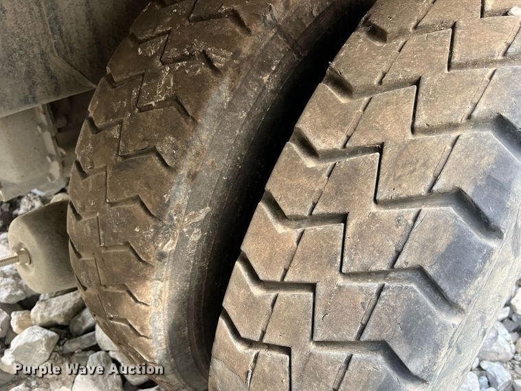 image for item II9046 2003 Crane Carrier Low Entry  refuse truck