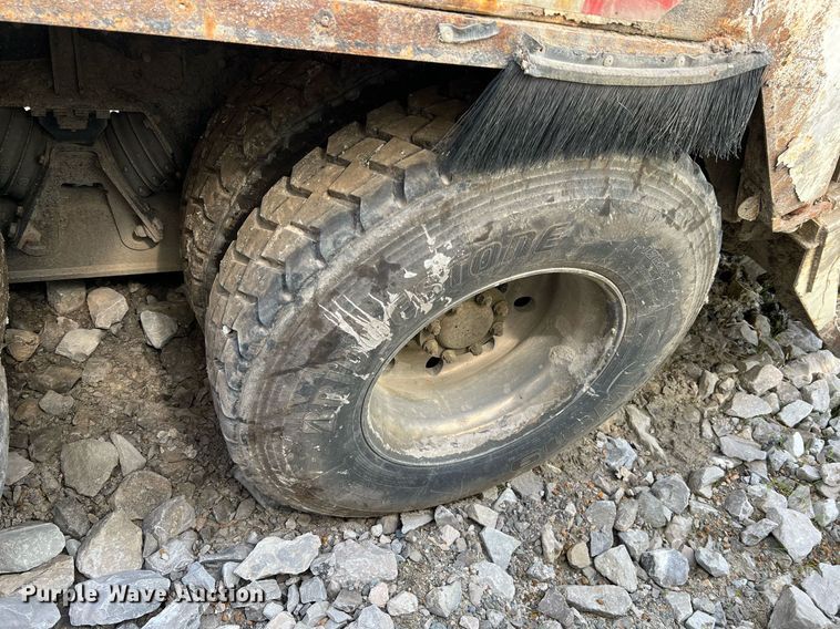 image for item II9046 2003 Crane Carrier Low Entry  refuse truck