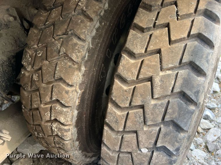 image for item II9046 2003 Crane Carrier Low Entry  refuse truck