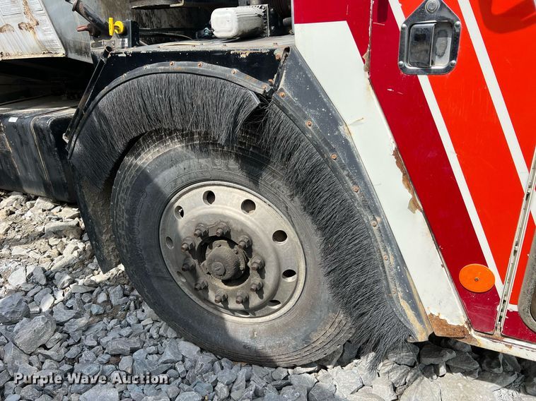 image for item II9046 2003 Crane Carrier Low Entry  refuse truck