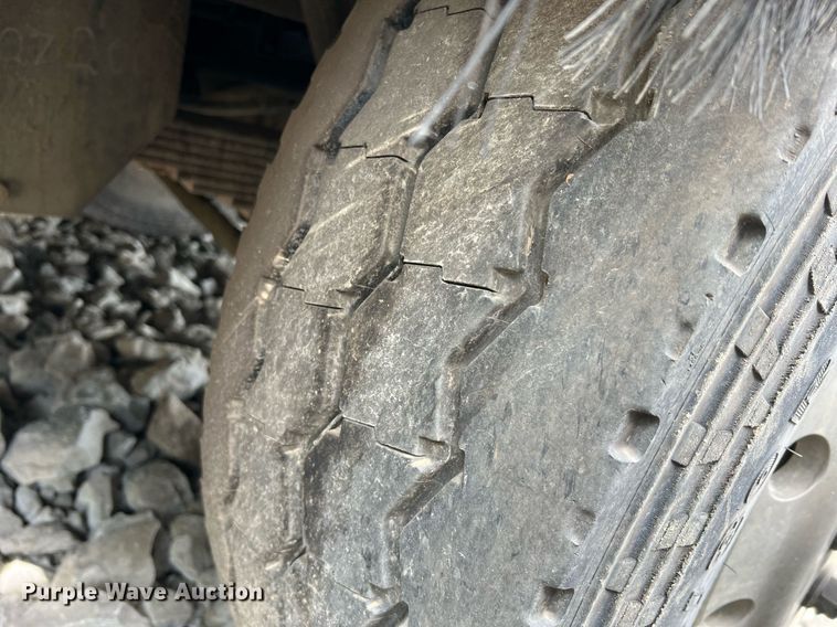 image for item II9046 2003 Crane Carrier Low Entry  refuse truck