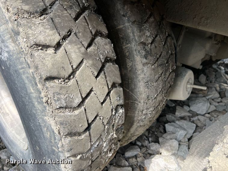 image for item II9046 2003 Crane Carrier Low Entry  refuse truck