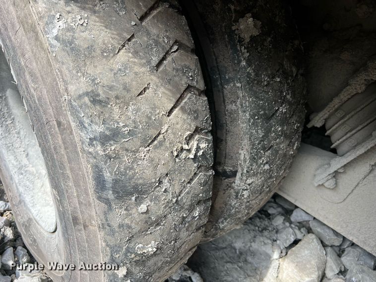 image for item II9046 2003 Crane Carrier Low Entry  refuse truck