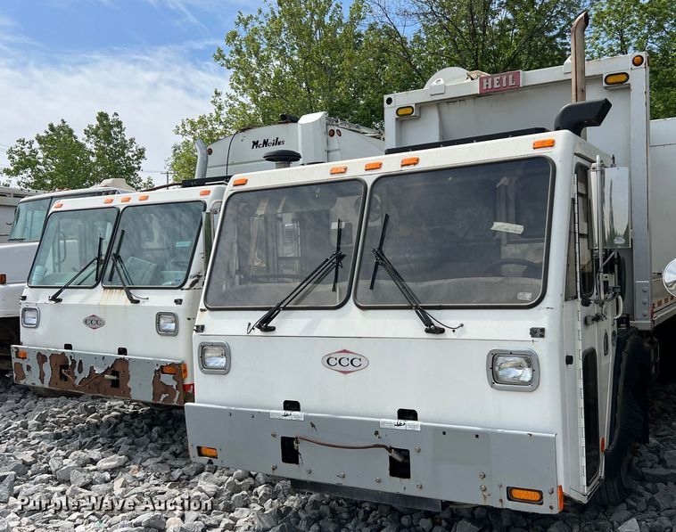 image for item II9047 2009 Crane Carrier Low Entry  refuse truck