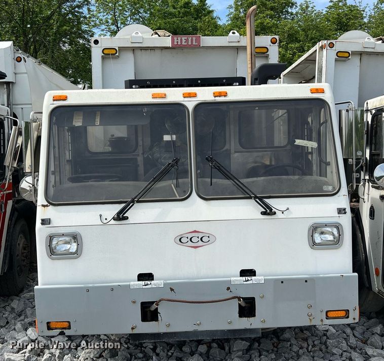 image for item II9047 2009 Crane Carrier Low Entry  refuse truck