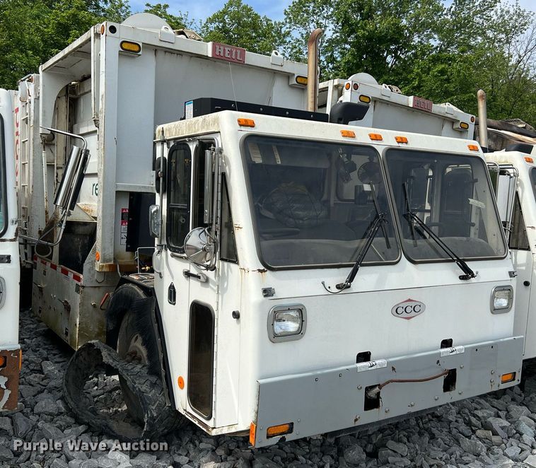 image for item II9047 2009 Crane Carrier Low Entry  refuse truck