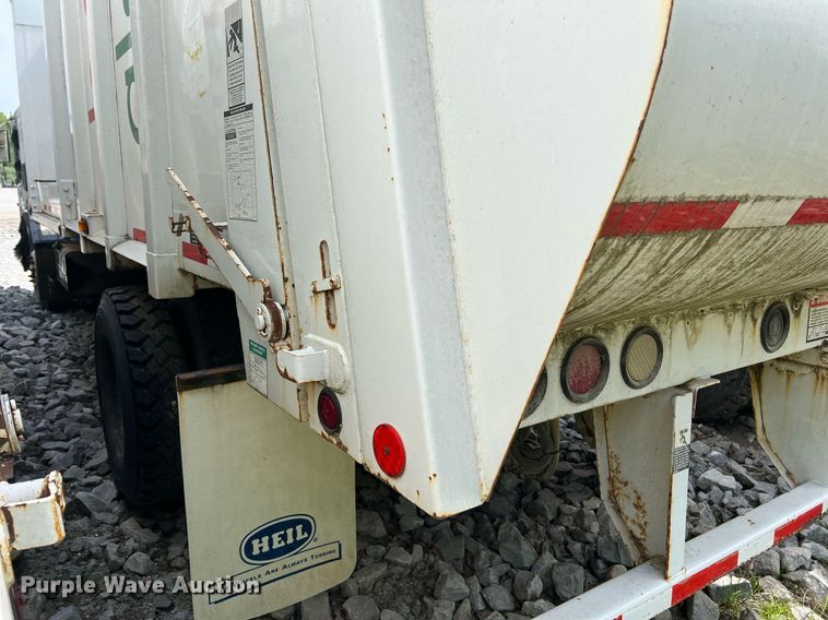 image for item II9047 2009 Crane Carrier Low Entry  refuse truck