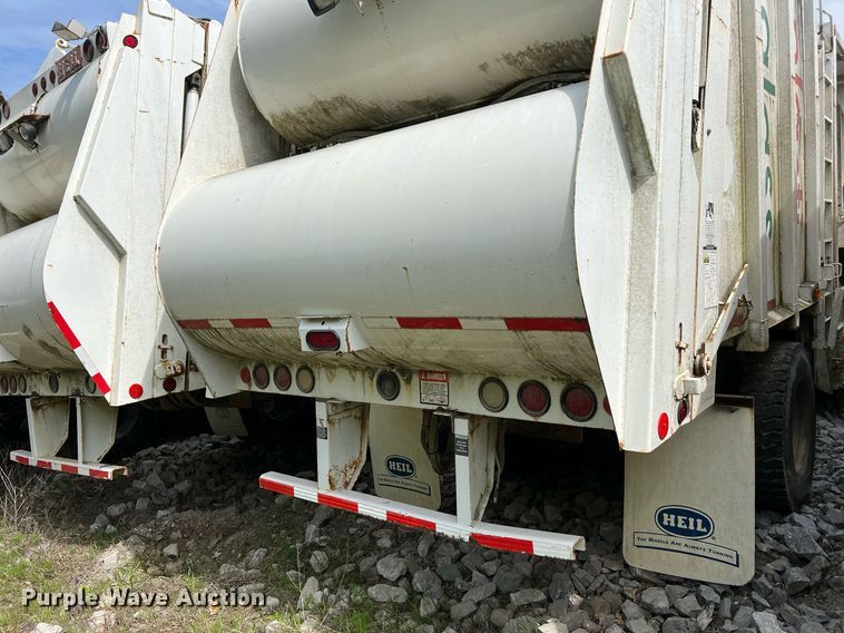 image for item II9047 2009 Crane Carrier Low Entry  refuse truck