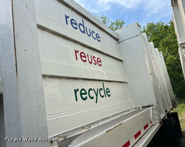 image for item II9047 2009 Crane Carrier Low Entry  refuse truck