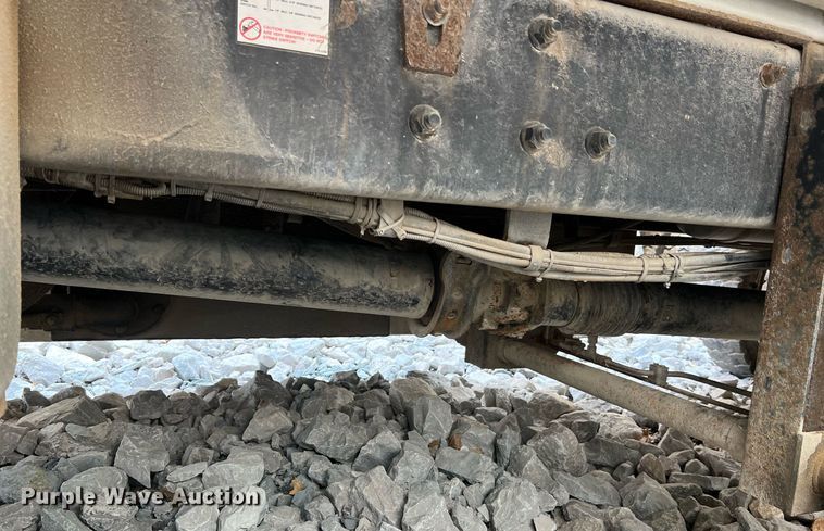 image for item II9047 2009 Crane Carrier Low Entry  refuse truck