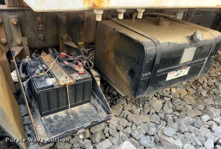 image for item II9047 2009 Crane Carrier Low Entry  refuse truck