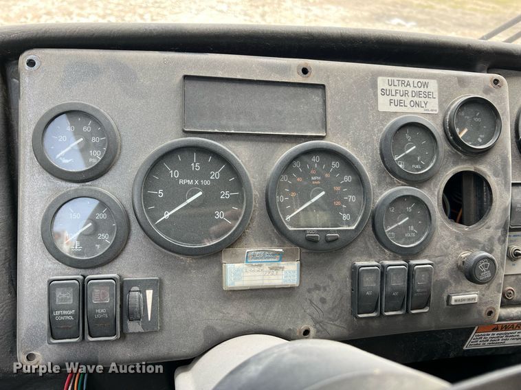 image for item II9047 2009 Crane Carrier Low Entry  refuse truck