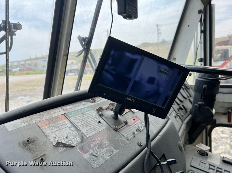 image for item II9047 2009 Crane Carrier Low Entry  refuse truck