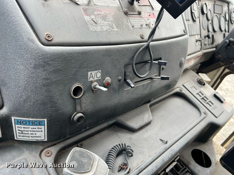 image for item II9047 2009 Crane Carrier Low Entry  refuse truck