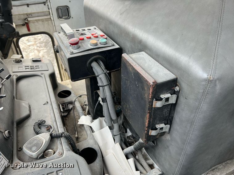 image for item II9047 2009 Crane Carrier Low Entry  refuse truck