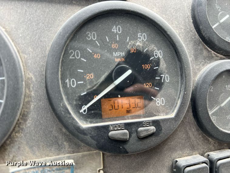 image for item II9047 2009 Crane Carrier Low Entry  refuse truck