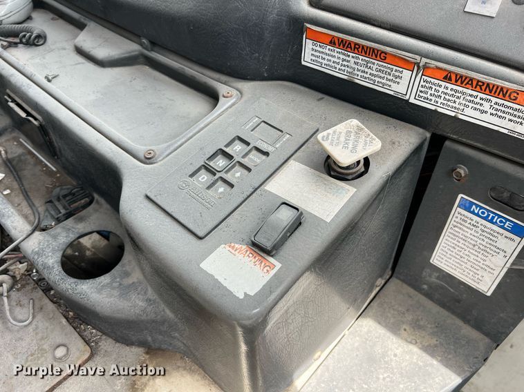 image for item II9047 2009 Crane Carrier Low Entry  refuse truck