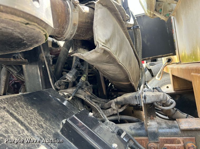 image for item II9047 2009 Crane Carrier Low Entry  refuse truck