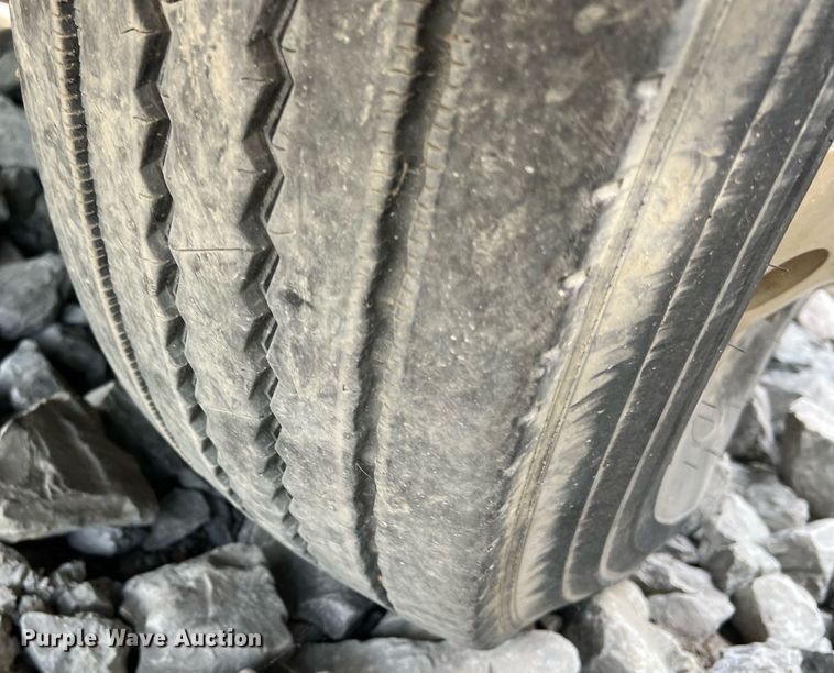 image for item II9047 2009 Crane Carrier Low Entry  refuse truck