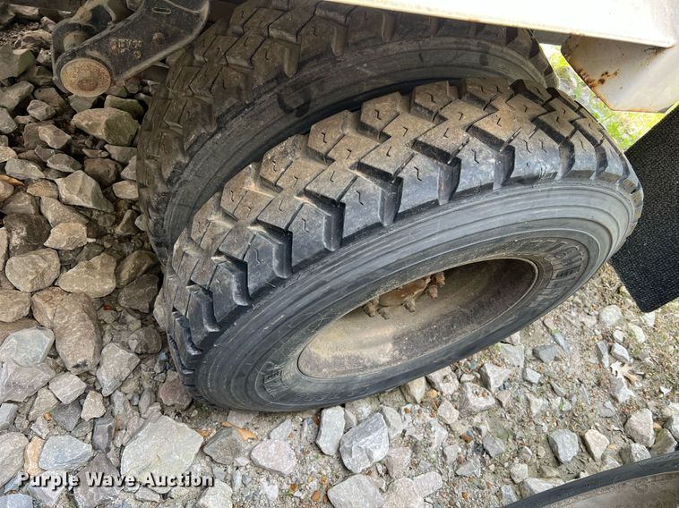 image for item II9047 2009 Crane Carrier Low Entry  refuse truck