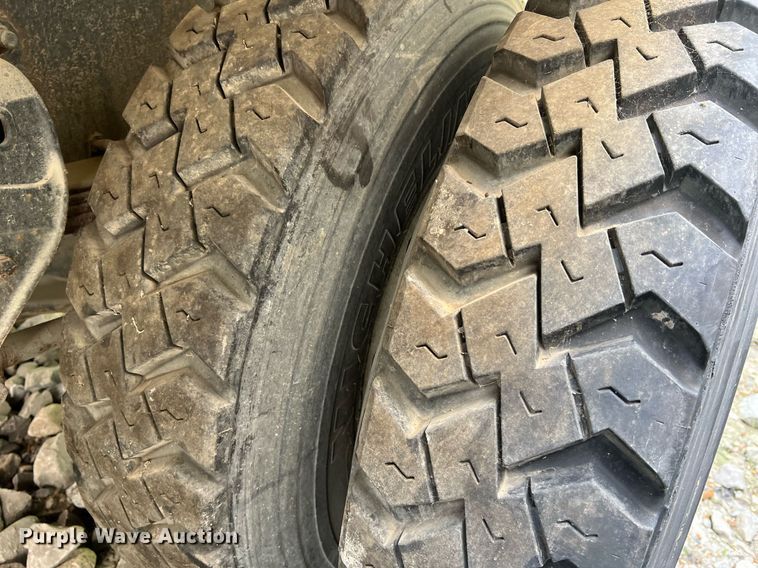 image for item II9047 2009 Crane Carrier Low Entry  refuse truck