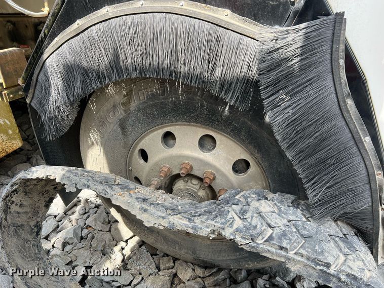 image for item II9047 2009 Crane Carrier Low Entry  refuse truck