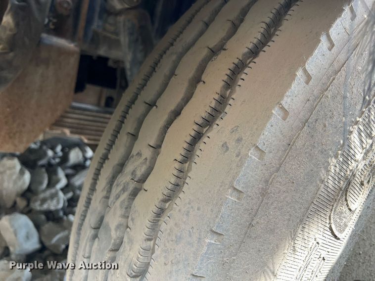 image for item II9047 2009 Crane Carrier Low Entry  refuse truck