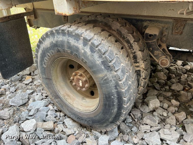 image for item II9047 2009 Crane Carrier Low Entry  refuse truck