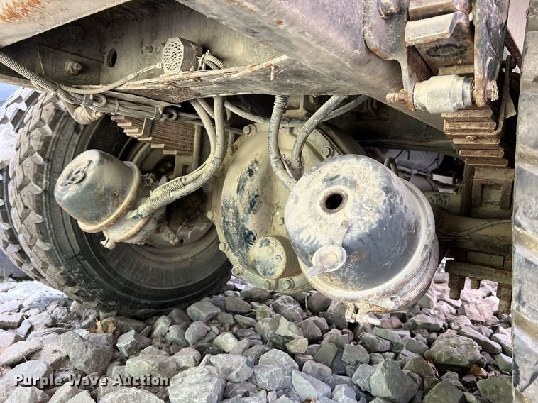 image for item II9047 2009 Crane Carrier Low Entry  refuse truck