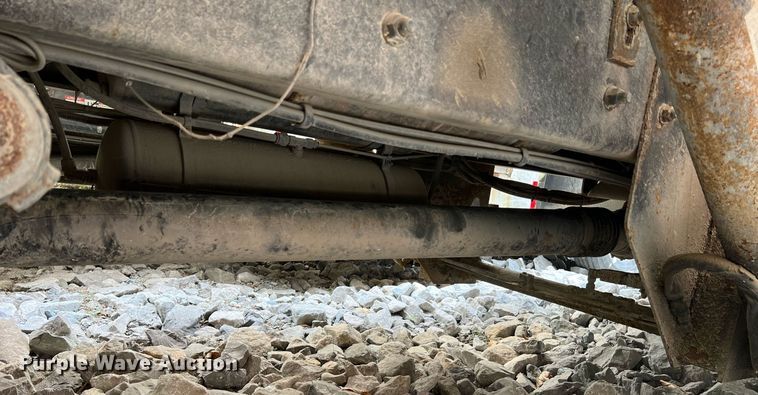 image for item II9047 2009 Crane Carrier Low Entry  refuse truck