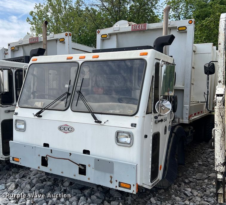 image for item II9048 2009 Crane Carrier Low Entry  refuse truck