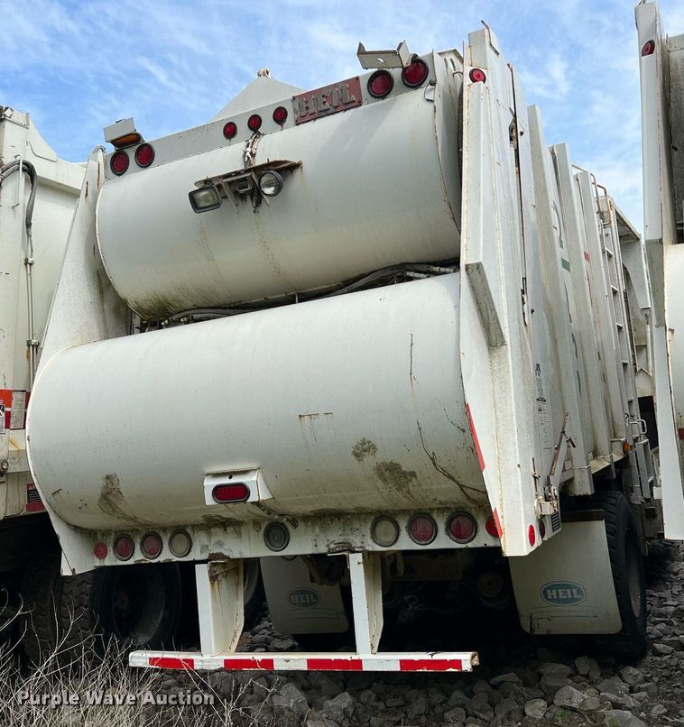 image for item II9048 2009 Crane Carrier Low Entry  refuse truck