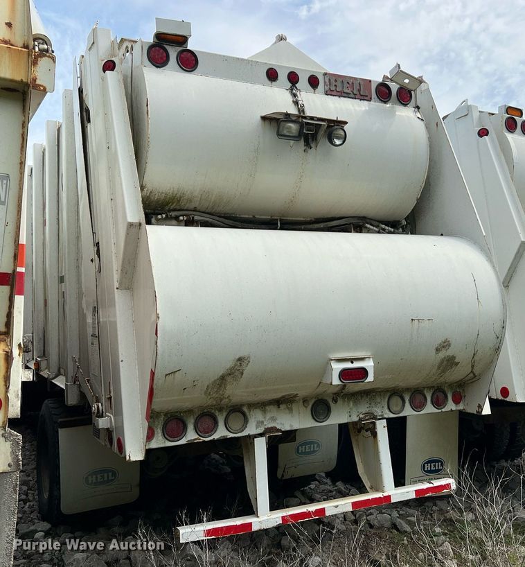 image for item II9048 2009 Crane Carrier Low Entry  refuse truck