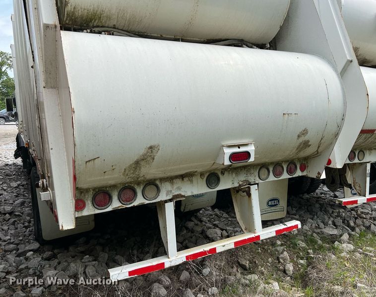 image for item II9048 2009 Crane Carrier Low Entry  refuse truck