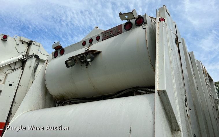 image for item II9048 2009 Crane Carrier Low Entry  refuse truck