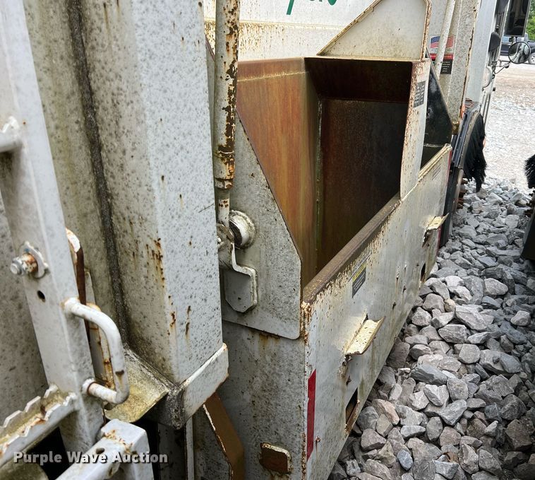 image for item II9048 2009 Crane Carrier Low Entry  refuse truck