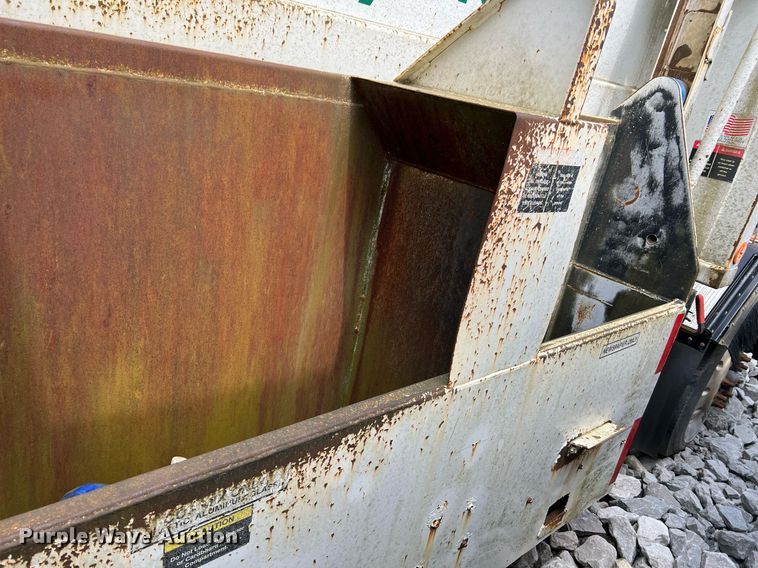 image for item II9048 2009 Crane Carrier Low Entry  refuse truck