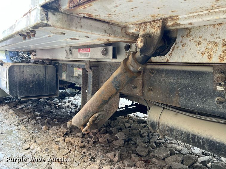 image for item II9048 2009 Crane Carrier Low Entry  refuse truck