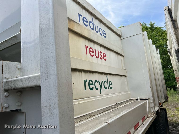 image for item II9048 2009 Crane Carrier Low Entry  refuse truck